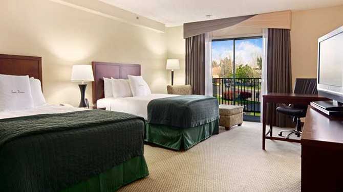 DoubleTree by Hilton Sacramento Guest Room