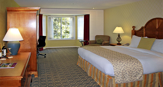 Hilton Sonoma Wine Country - King Bed Guestroom