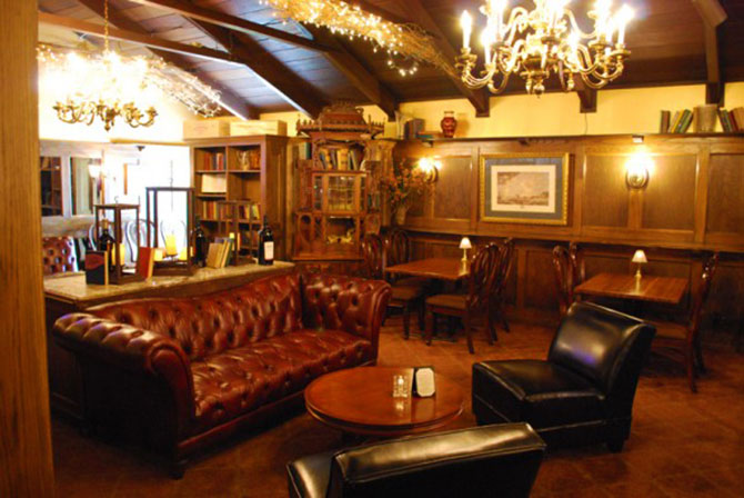 The Briarwood Inn - Guest receiving and sitting area