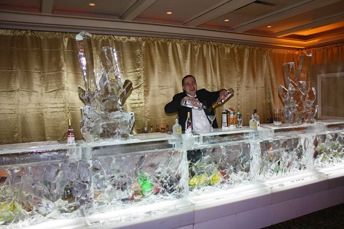 The Waters Edge at Giovanni's - Ice sculptures & cocktail bar