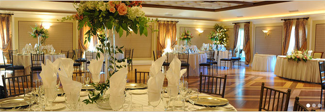 The Waters Edge at Giovanni's - Reception tables with linen napkins and glass floral centerpiece