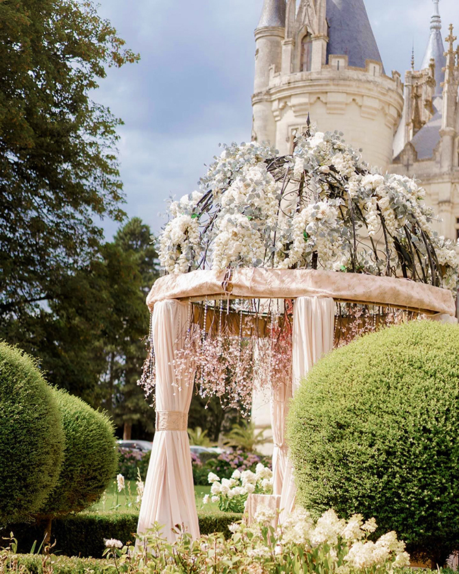 Chateau Challain Events 
Central France LGBT Destination Wedding Reception Venue  Fairytale Castle in the Loire Valley of France - Central France - Challain-la-Potherie 
