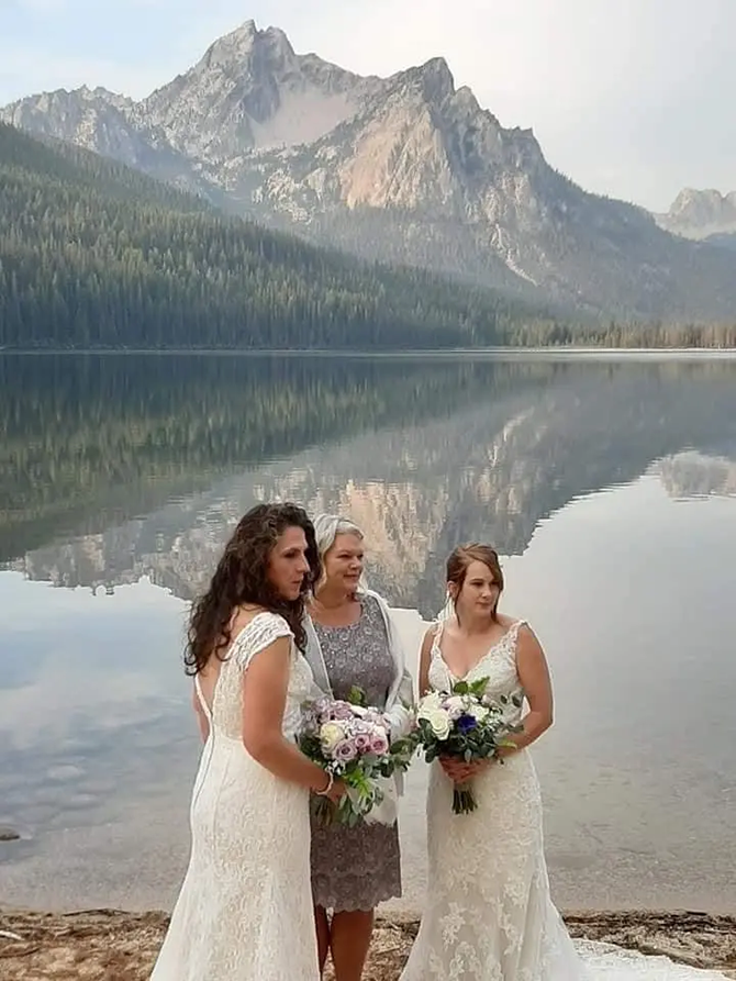 Sacred Mariposa 
Boise, Idaho LGBT Wedding Officiant and Serene, Organic, Healing Spa Services 
