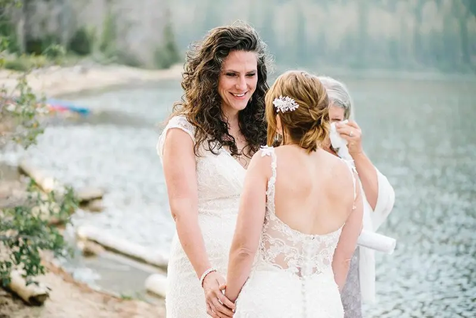 Sacred Mariposa 
Boise, Idaho LGBT Wedding Officiant and Serene, Organic, Healing Spa Services 
