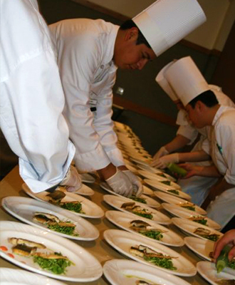 Eagle Ridge Resort & Spa - Chefs preparing reception dinner