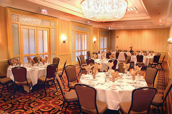 Embassy Suites Chicago - North Shore / Deerfield - Elegantly decorated reception area