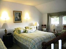 Black Walnut Point Inn - King size guest room