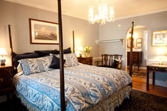 Hambleton Inn - the Somerset  Suite offers a romantic four poster king size bed