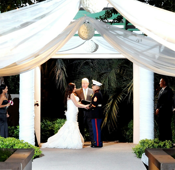 Elegant Vegas Weddings
Nevada LGBT Wedding Officiant

