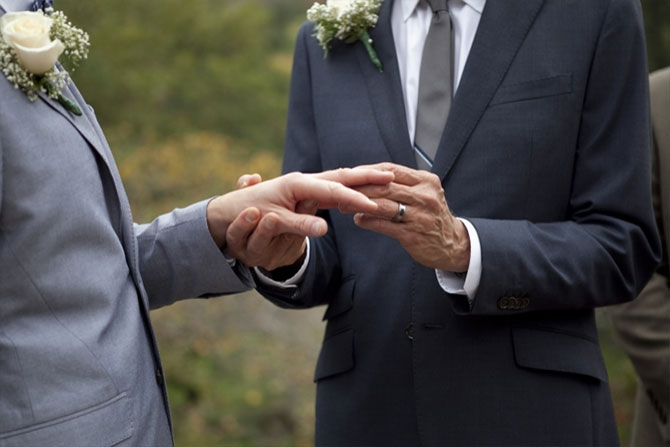 Matthew Knip Photography - Gay couple exchanging rings 