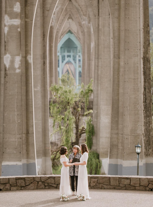 Elope in Portland 
Portland, Oregon LGBT Wedding Planners
ELOPEMENT CEREMONY OFFICIANT, PHOTOGRAPHY AND FLORAL DESIGNS




