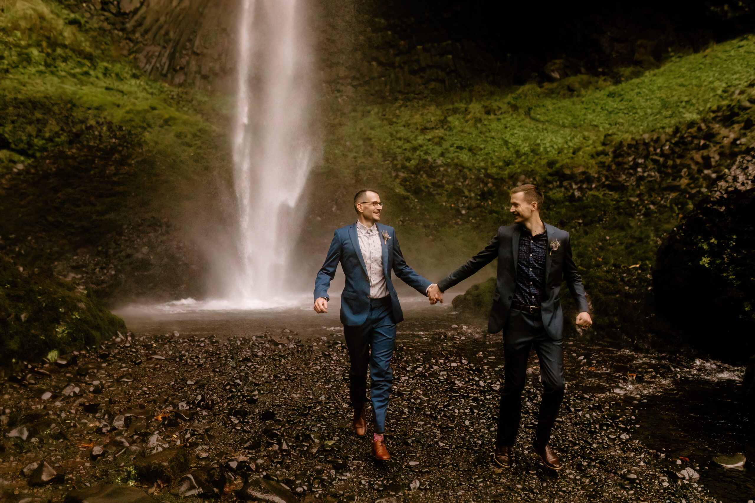 Elope in Portland 
Portland, Oregon LGBT Wedding Planners
ELOPEMENT CEREMONY OFFICIANT, PHOTOGRAPHY AND FLORAL DESIGNS




