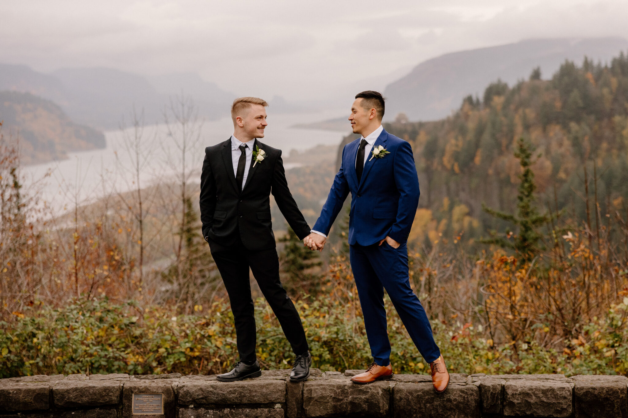 Elope in Portland 
Portland, Oregon LGBT Wedding Planners
ELOPEMENT CEREMONY OFFICIANT, PHOTOGRAPHY AND FLORAL DESIGNS




