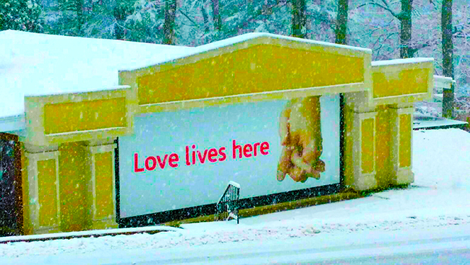 Cove Haven Resorts Entry Sign - Love Lives Here