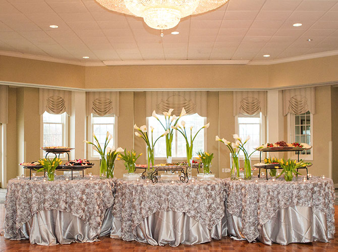 Springfield Country Club - Elegantly dressed buffet table