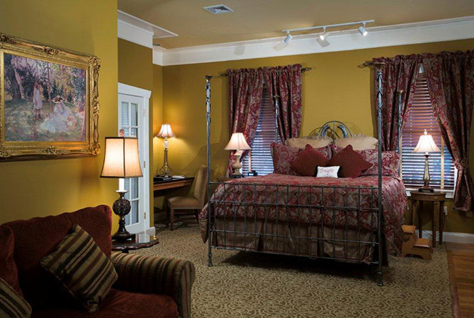 The Inn At Leola Village guest room