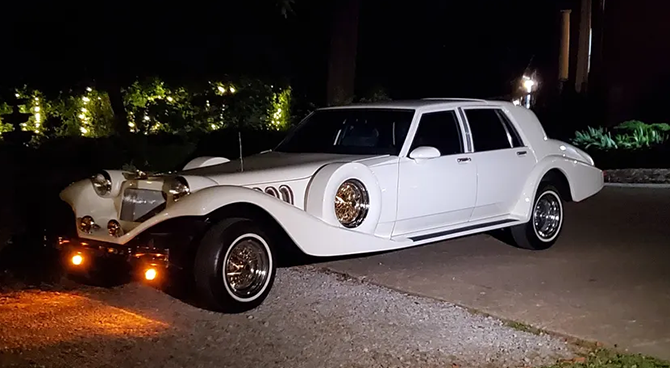 Sedan On Demand 
Nashville, TN LGBT Wedding Limousine Service
Nashville, Murfreesboro, Clarksville, Cooksville & all of Middle Tennessee since 1967 
