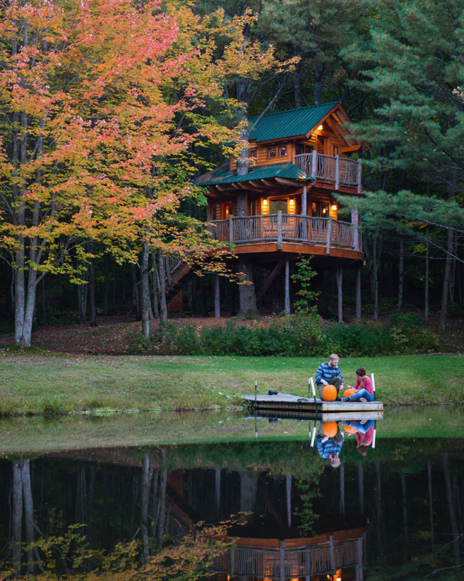 Central Vermont Moose Meadow Lodge - Lake with dock