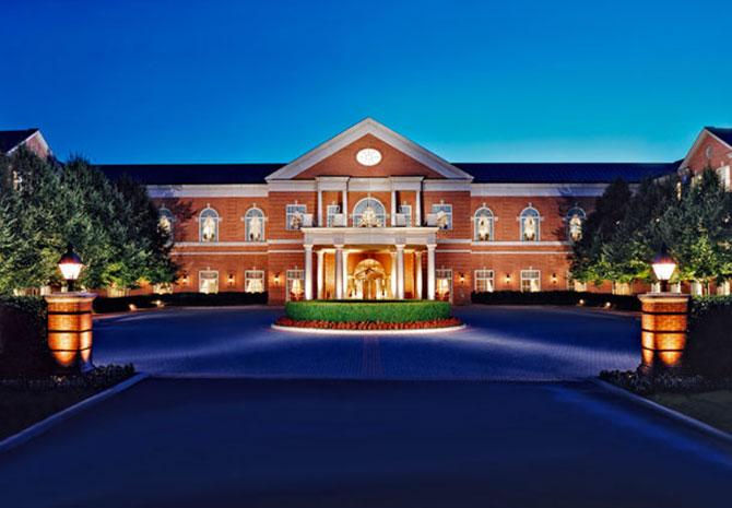 Westfields Marriott Washington Dulles - Entrance and lighted drive