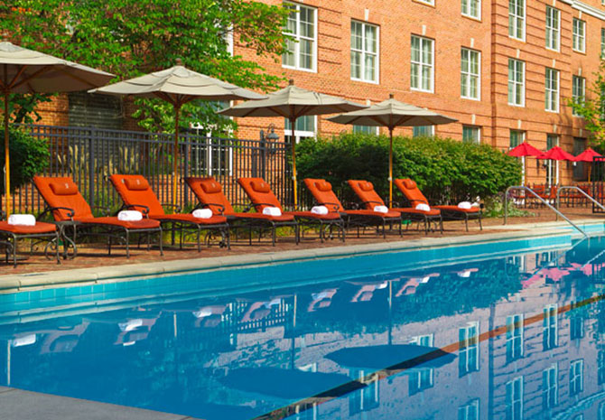 Westfields Marriott Washington Dulles - Seasonal heated outdoor pool