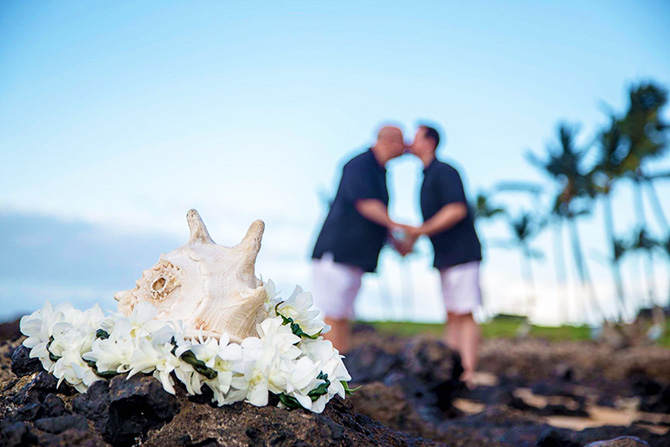 Maui Aloha Weddings Kihei Hawaii - Gay Couple Kiss On The Beach