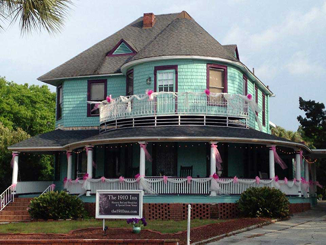 The 1910 Inn Tarpon Springs Florida wedding venue bedroom one